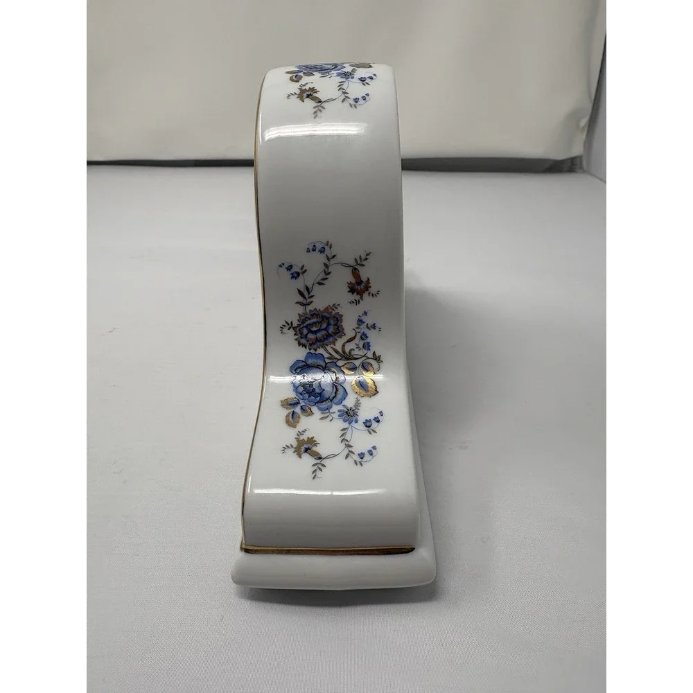 Vintage ELGIN Mantle Clock Porcelain White Blue Florals French County‎ Analog